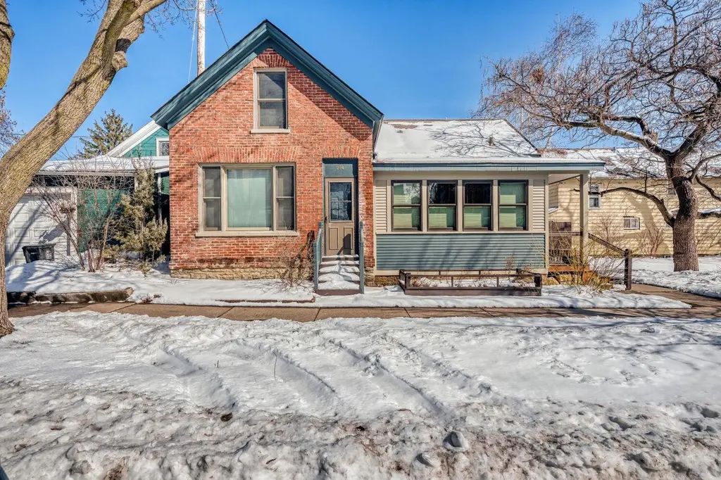 254 Western Ave S