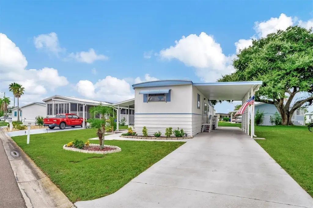 122 E Saint Annes Cir