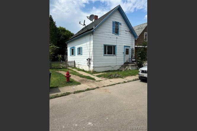 122 Weimar St