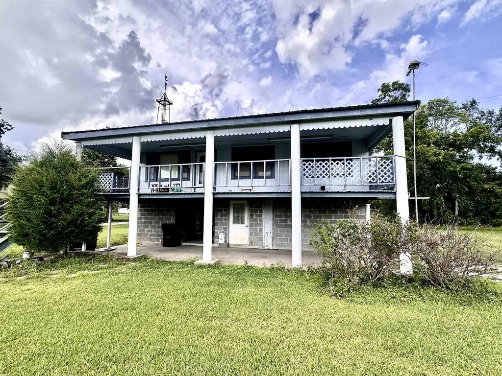 2047 Bayou Dularge Rd