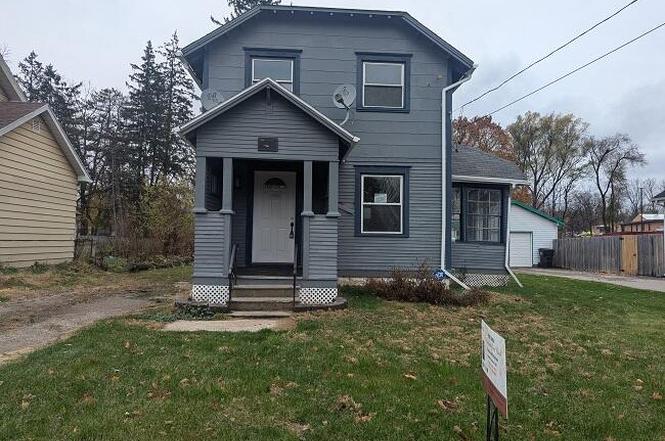 216 W Clark St
