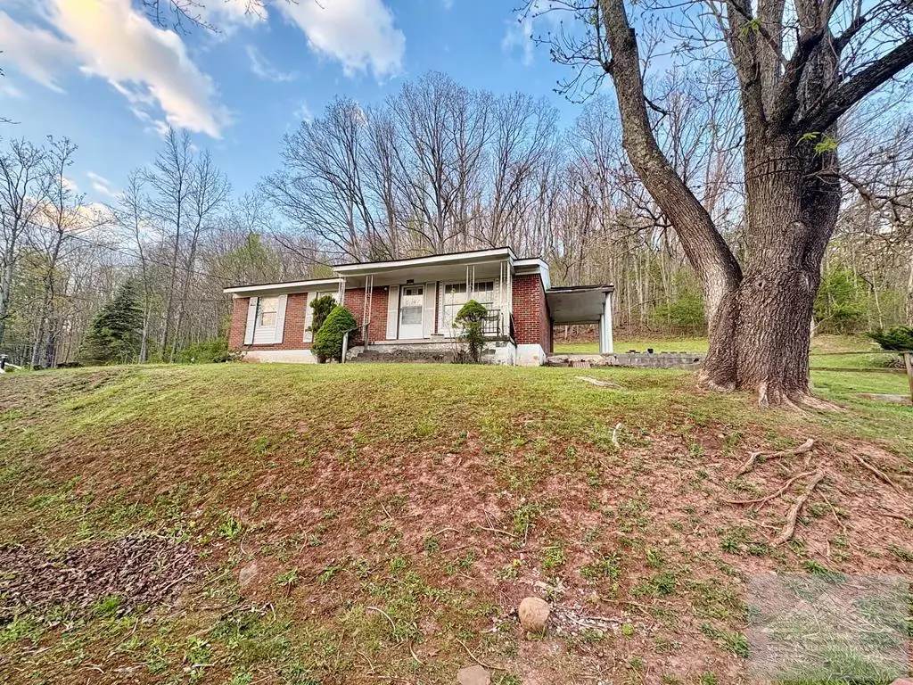 2125 Maple Acres Rd