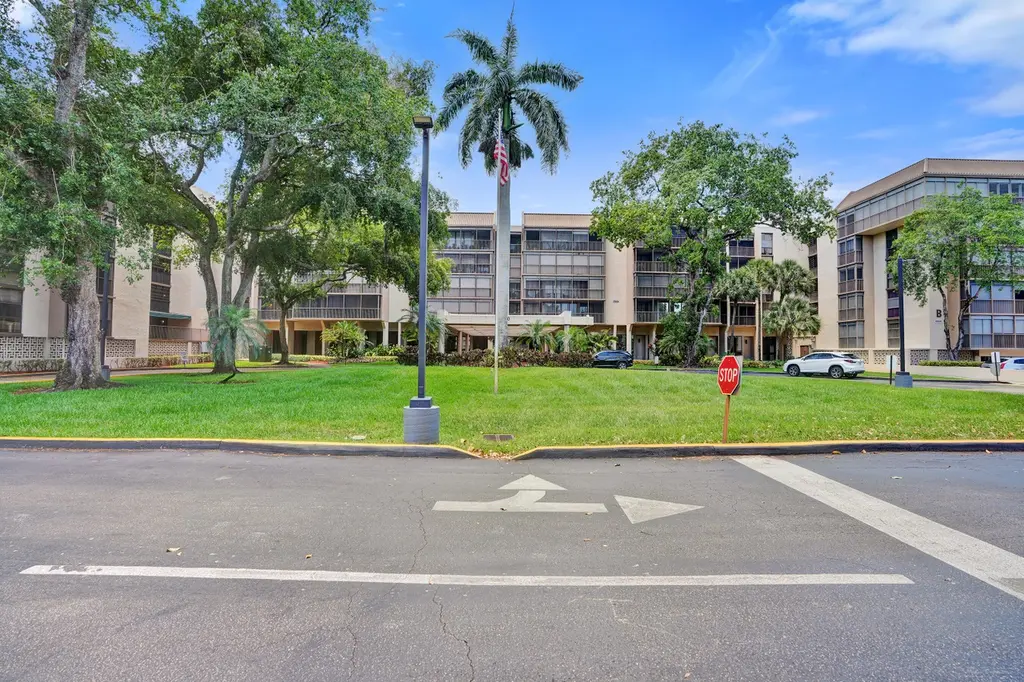 2800 N 46th Ave Unit A302
