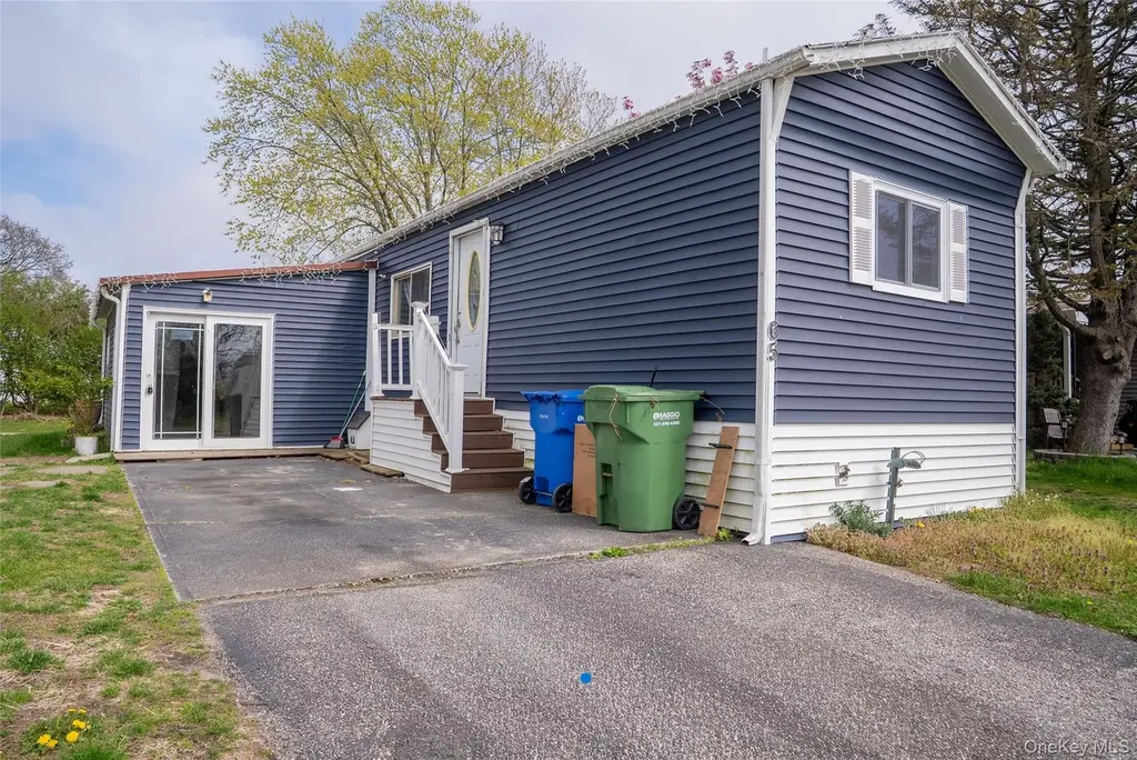 65 Minuteman Dr