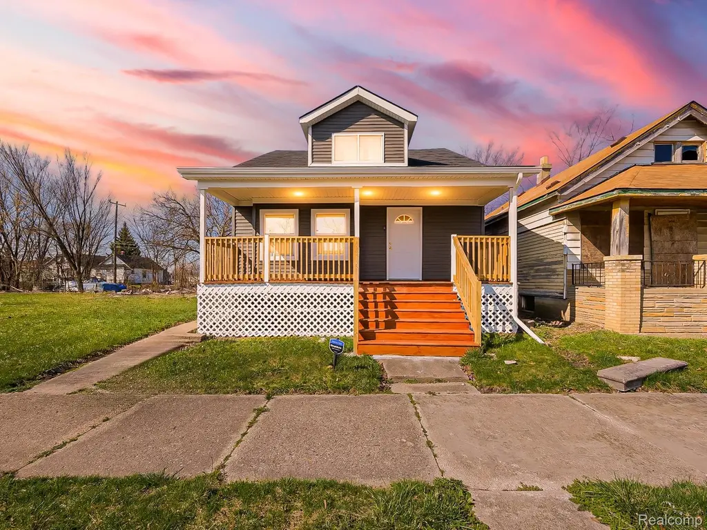 3811 Manistique St