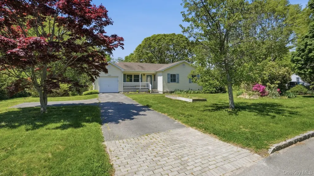 63 Crystal Dr