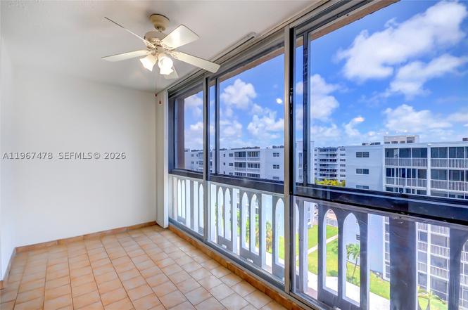 301 NE 14th Ave #702