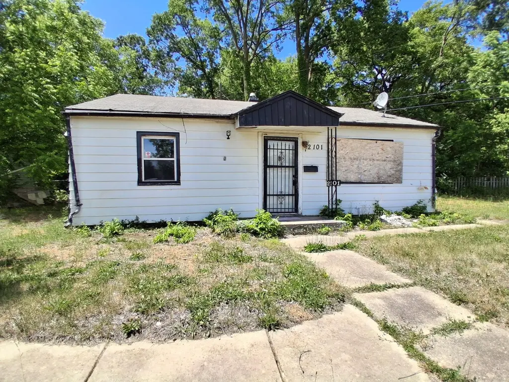 2101 Martha Ave