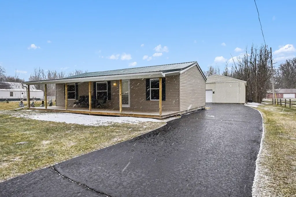 1526 E Miller Rd