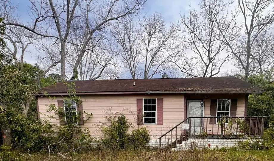 325 Golden Rd E