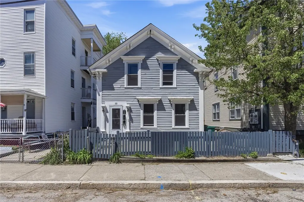 33 Pleasant St