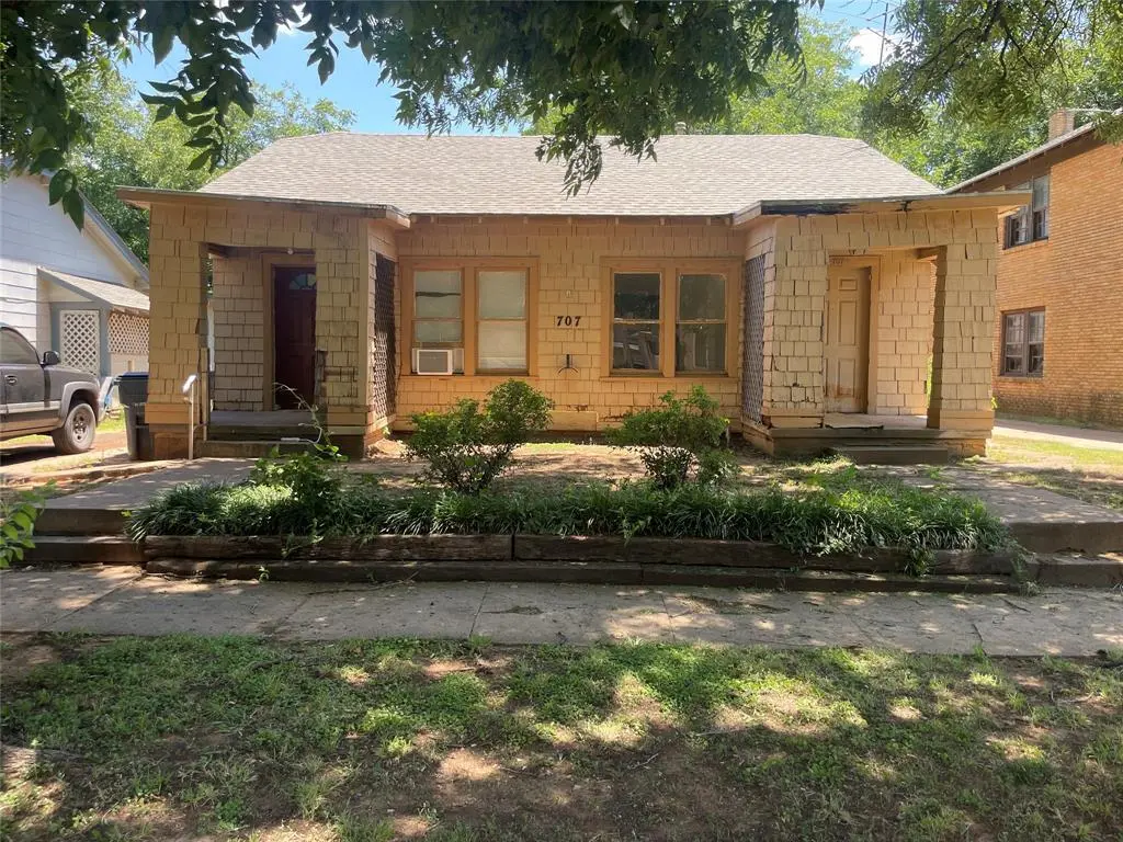 707 Baylor St