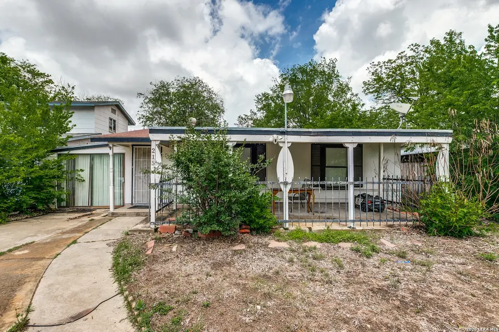 215 W Academy St
