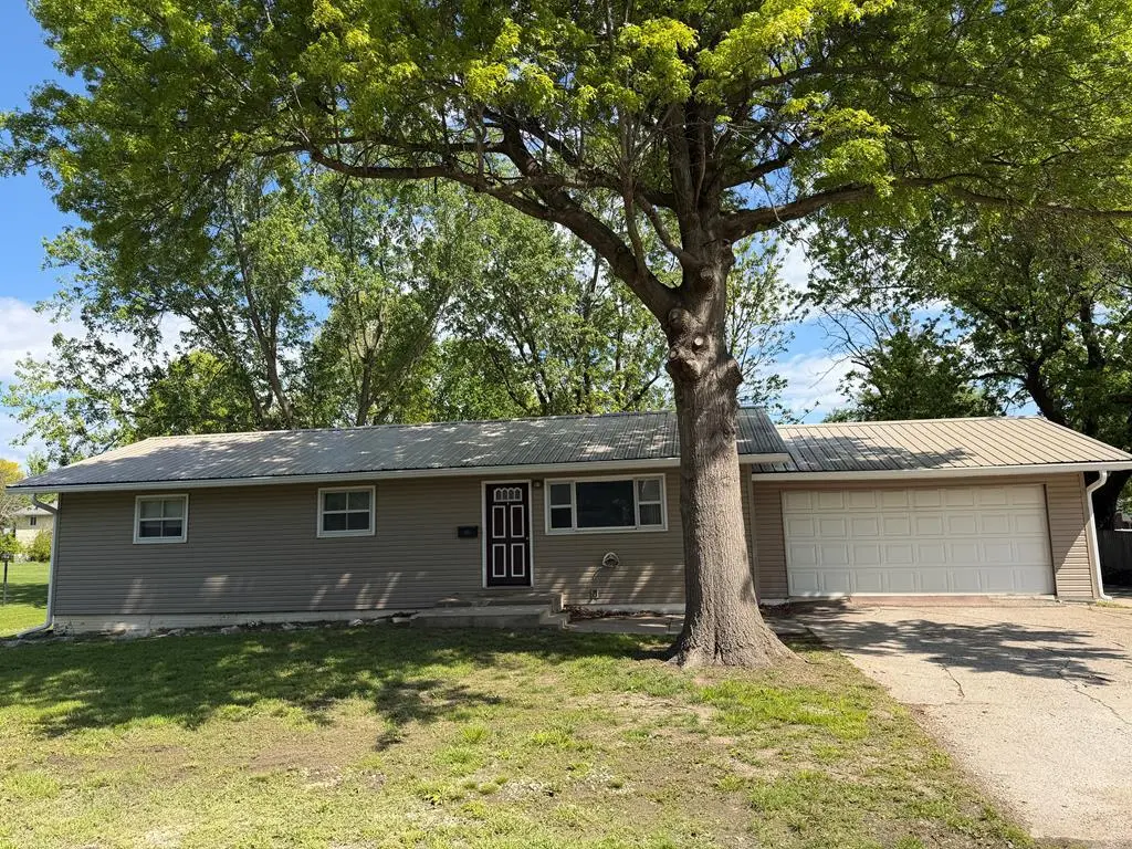402 W Friedman St