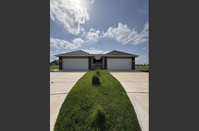 2817-2819 W 55th St N