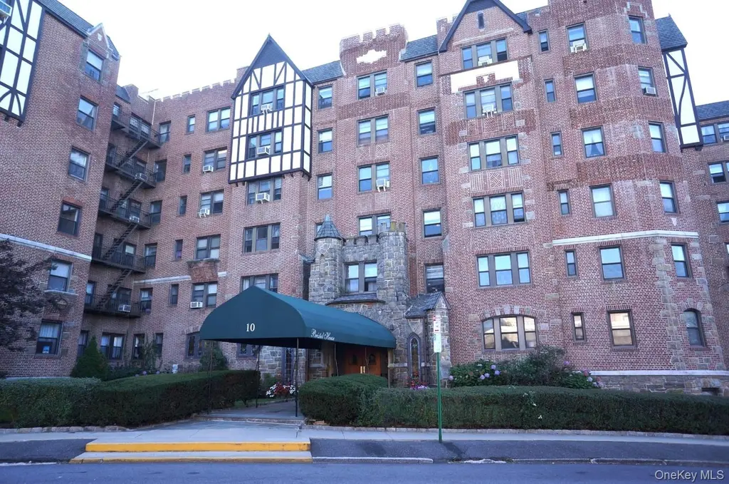 10 Nosband Ave Unit 3J