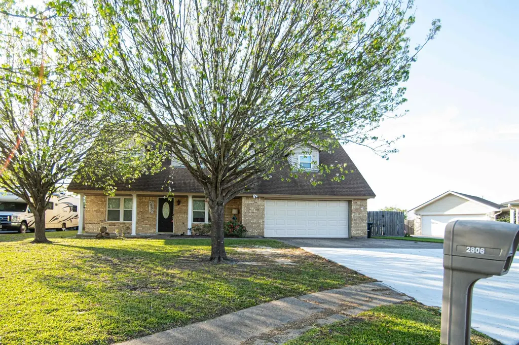 2806 Round Tower Ln
