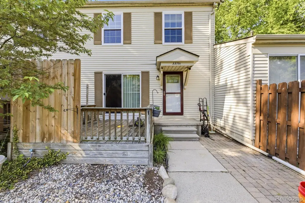 33751 Bayview Dr