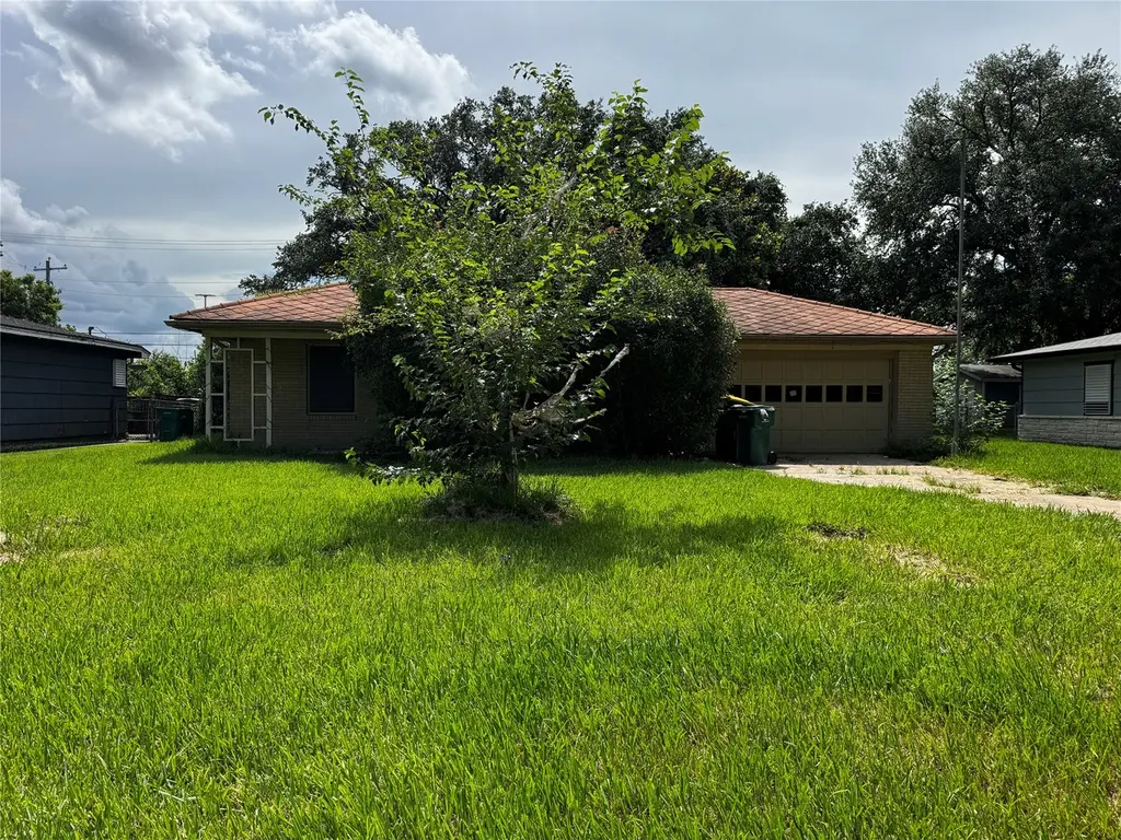 1402 Melody Dr