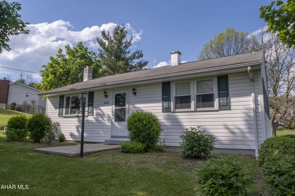 140 Percy Ln