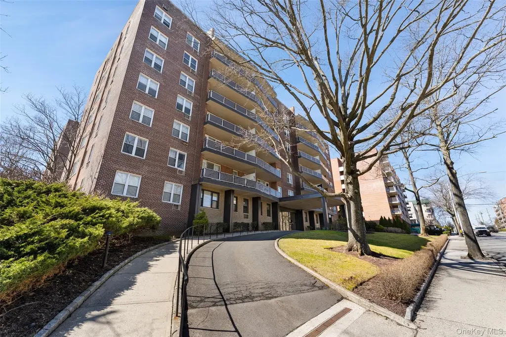 360 Westchester Ave #305