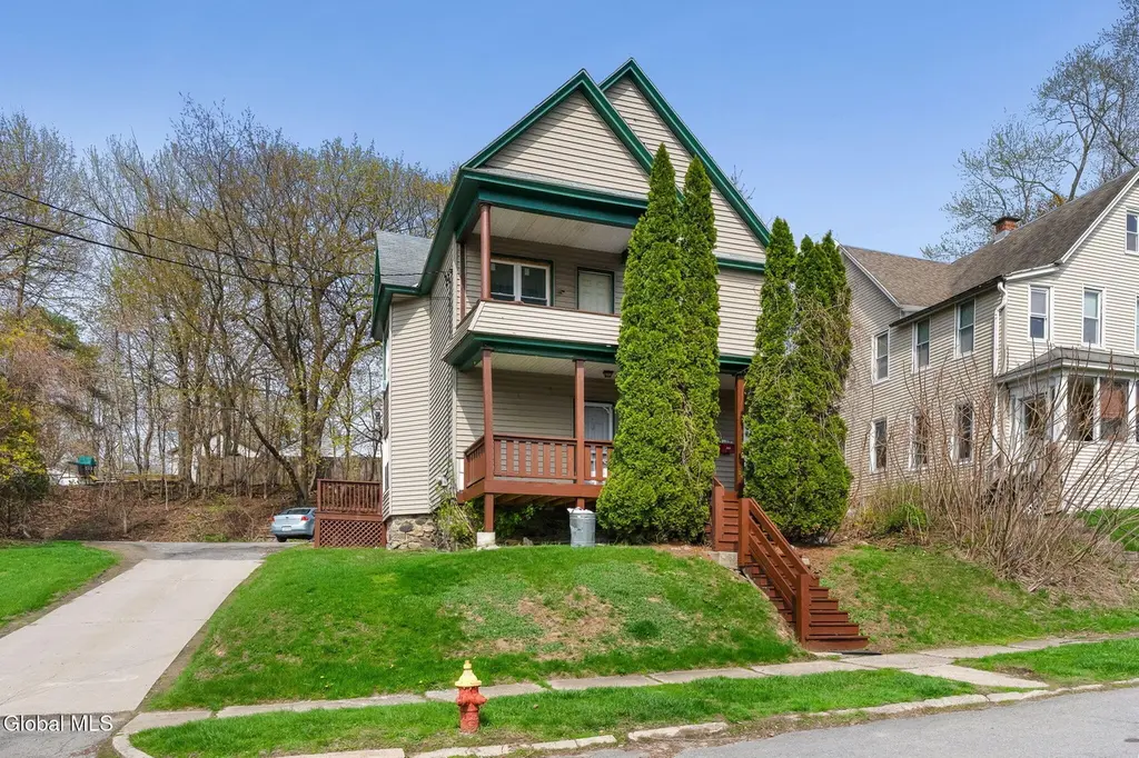 8 Mccleary Ave