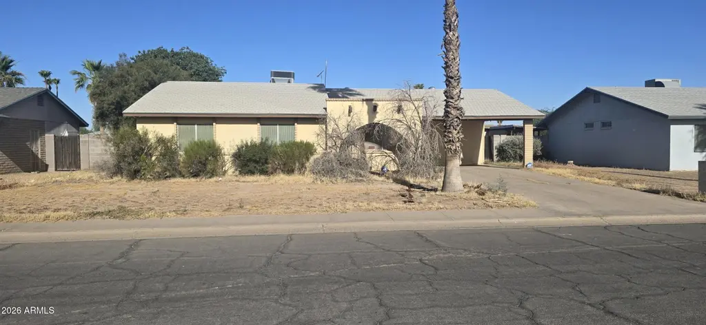 1719 N Kadota Ave