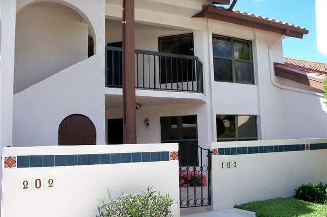 6070 SE Martinique Dr #103