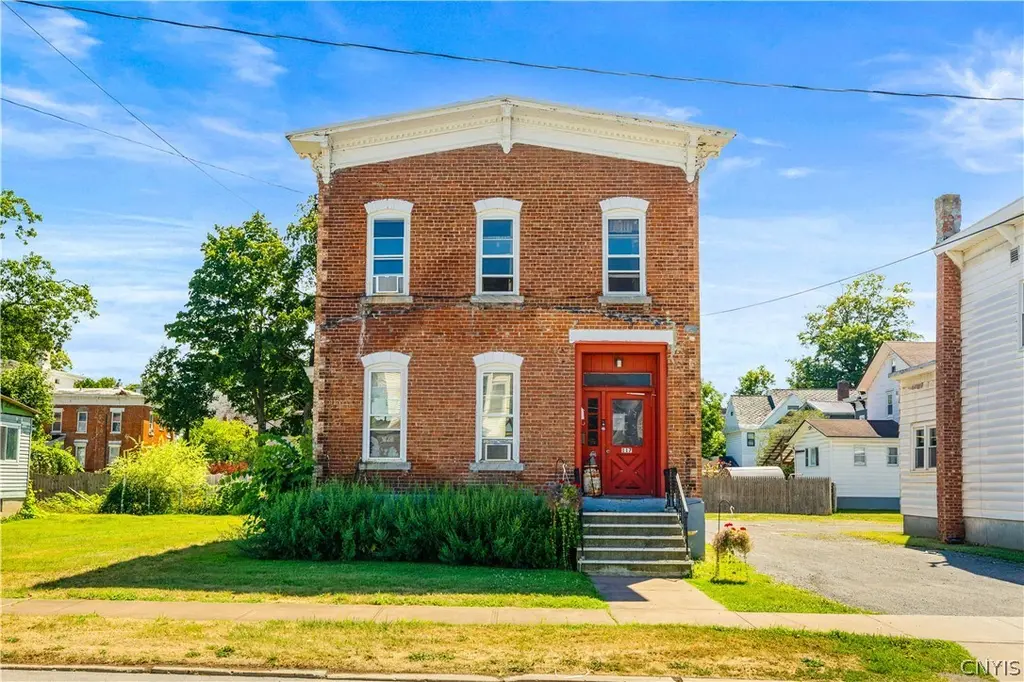117 W Walnut St