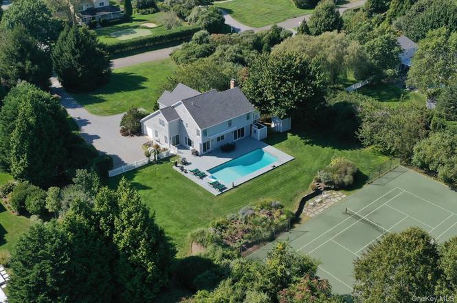 8 Wood Edge Ct