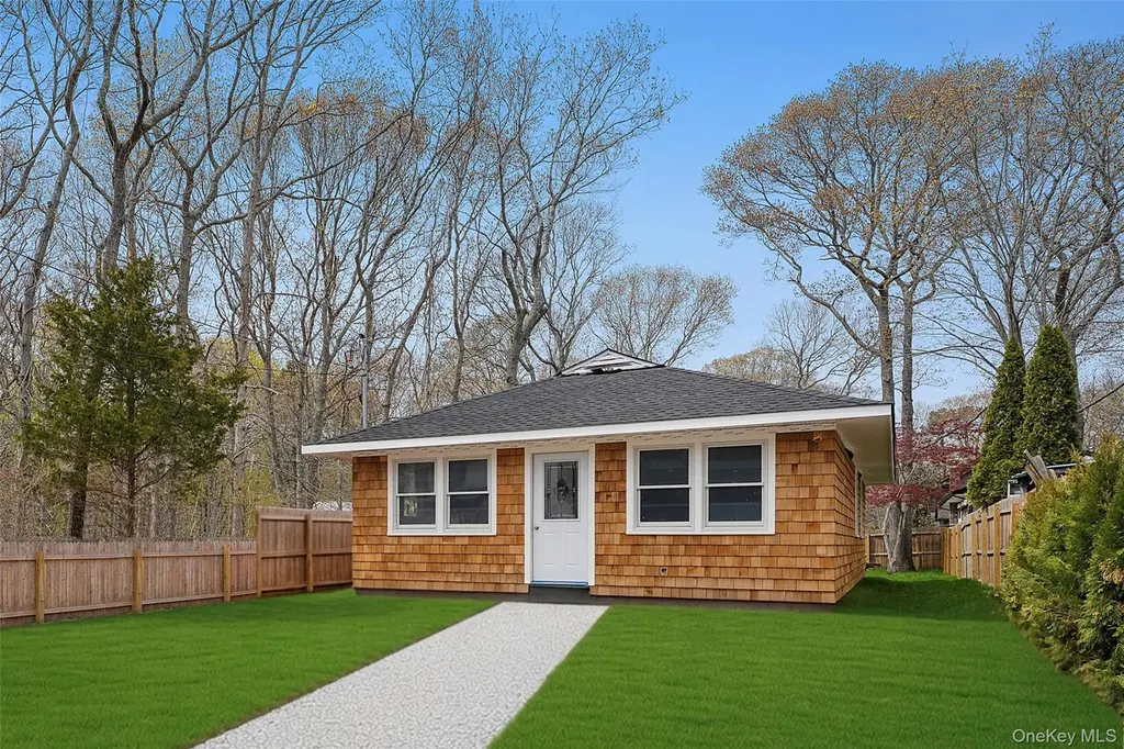 50 Squires Ave