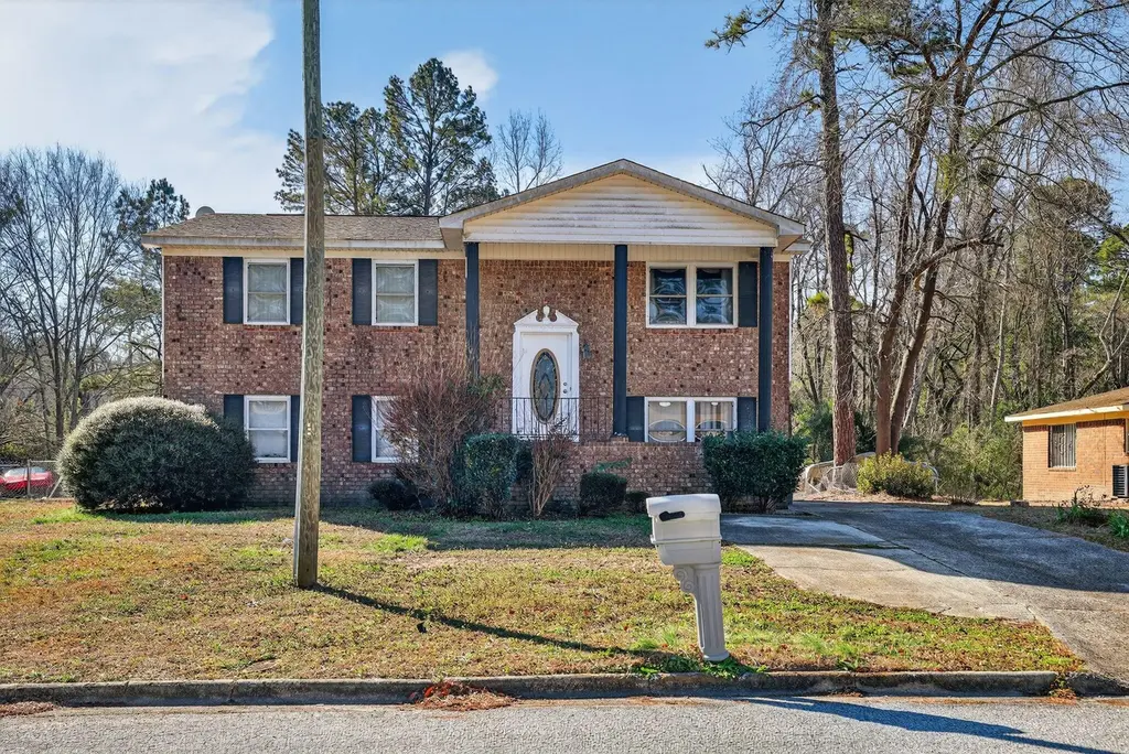 2862 Conniston Dr