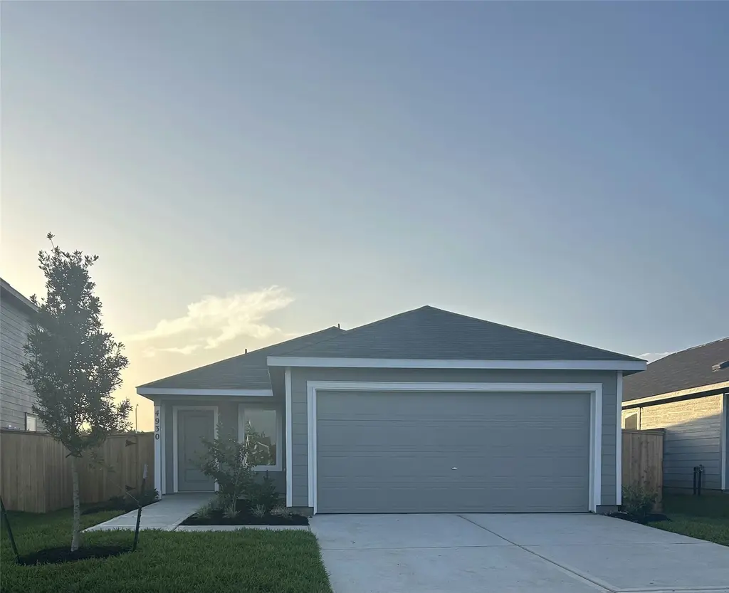 4930 Valencia Frst