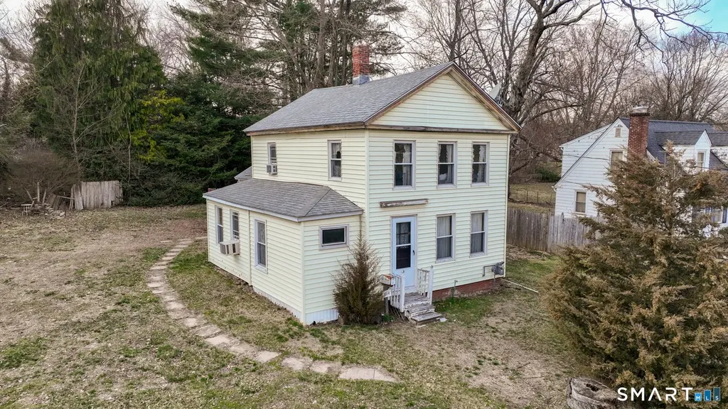 2719 Main St