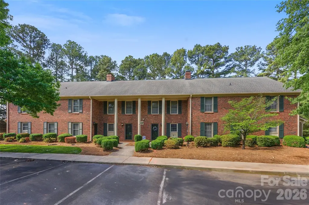 809 Jamestown Dr #5