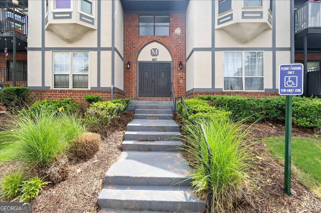 6851 Roswell Rd Unit M5
