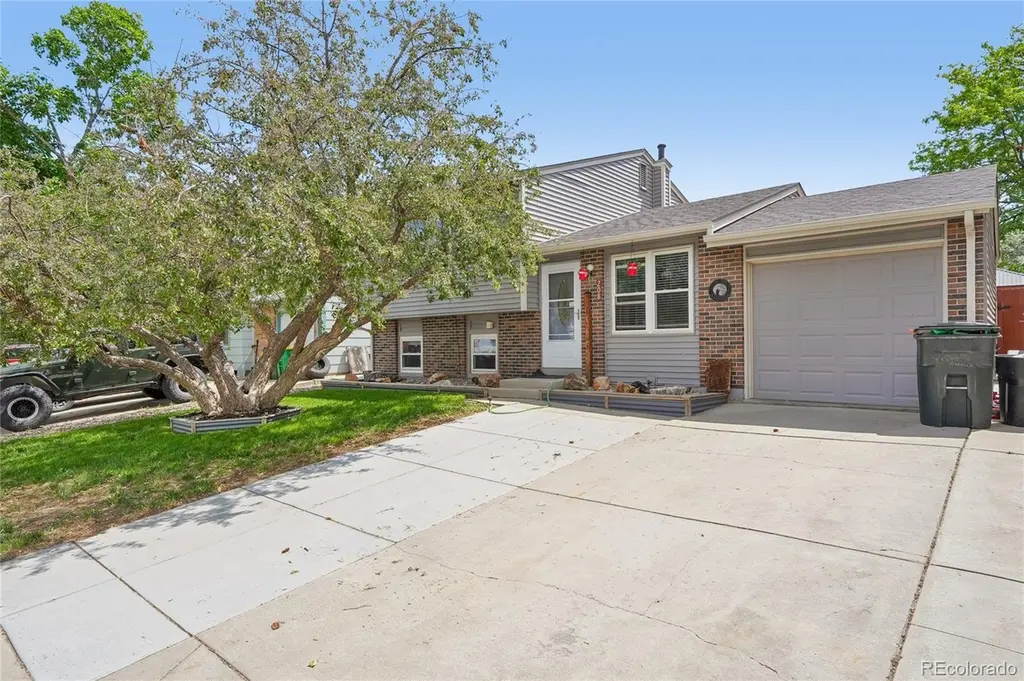 208 Madison Dr