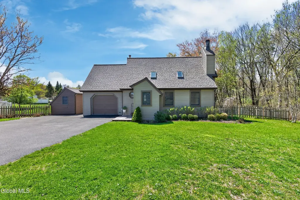 205 Schoolhouse Rd