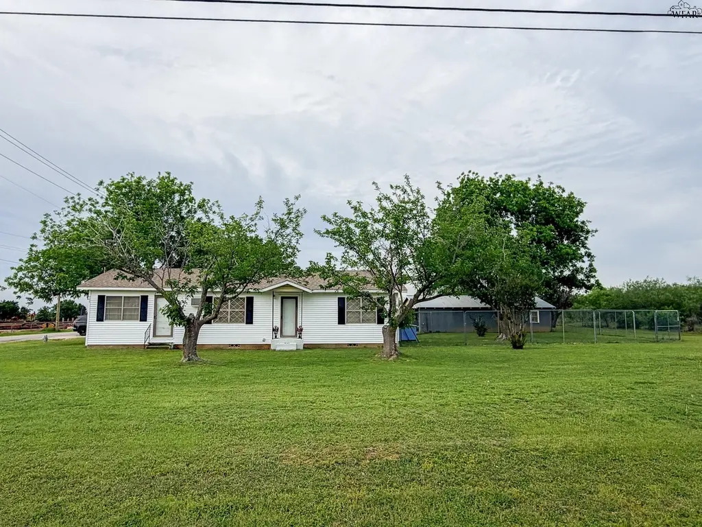 703 E Main St