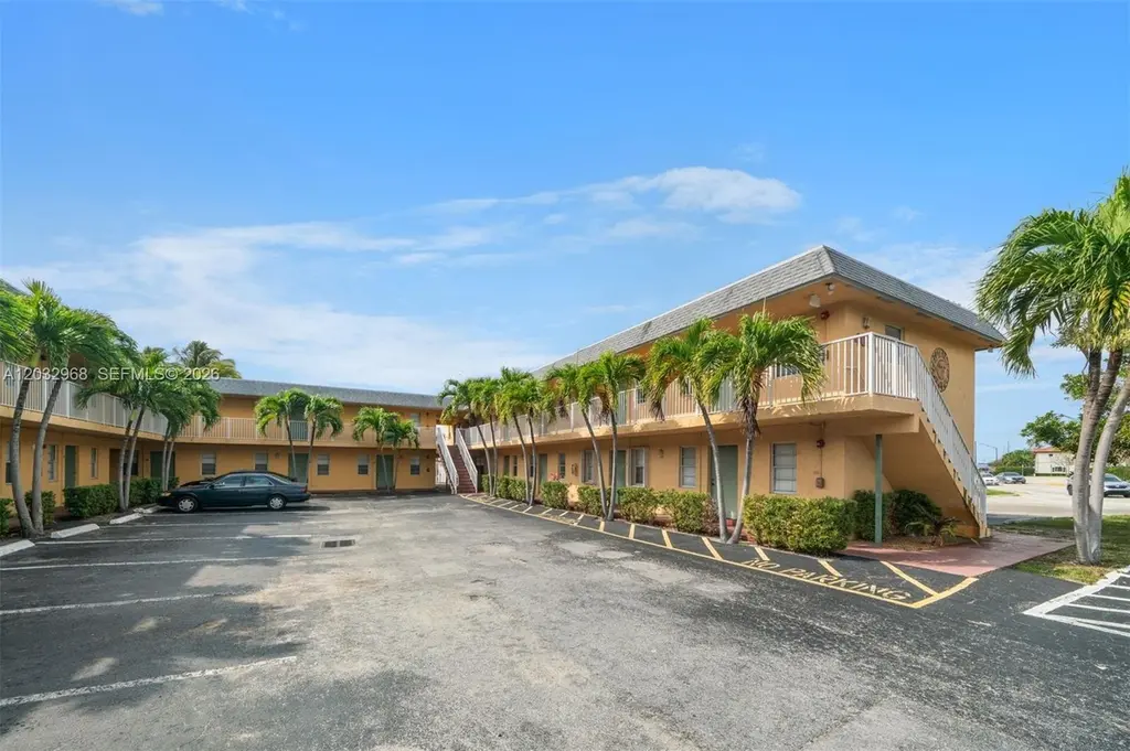 4081 N Dixie Hwy #27