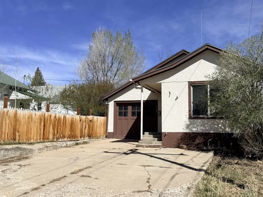 1115 W Maple