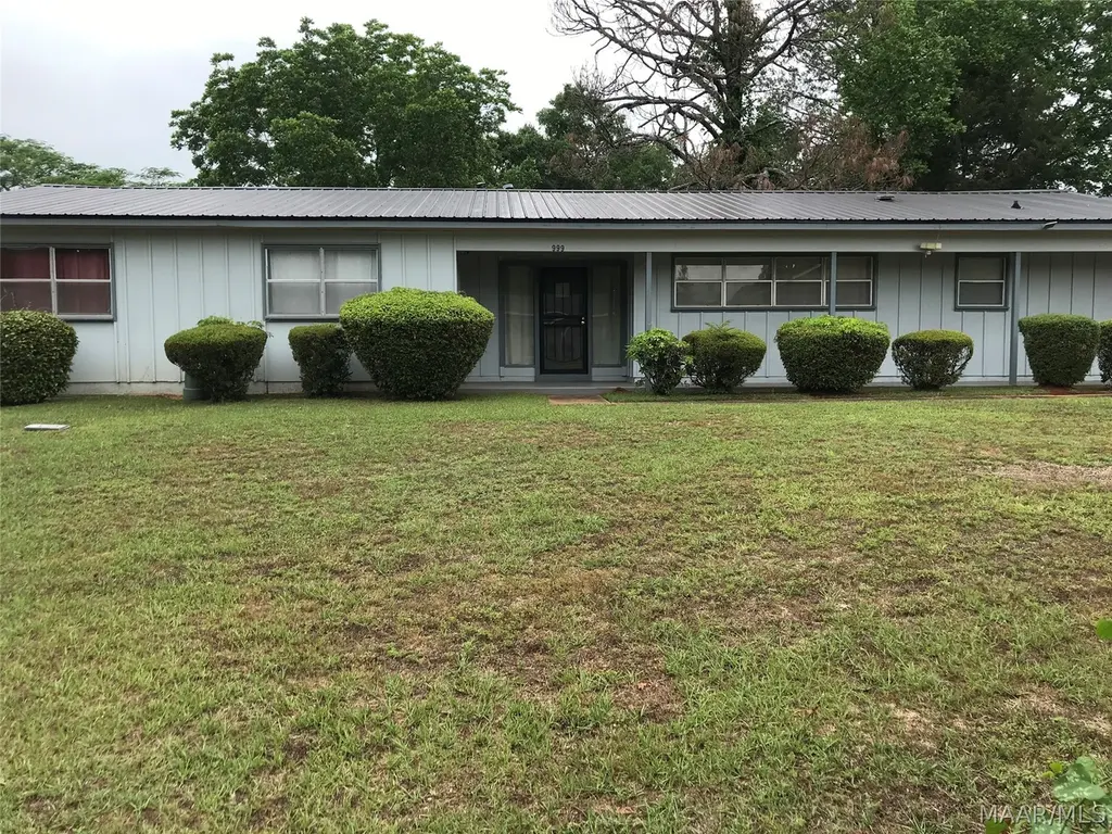 999 Randolph Cir