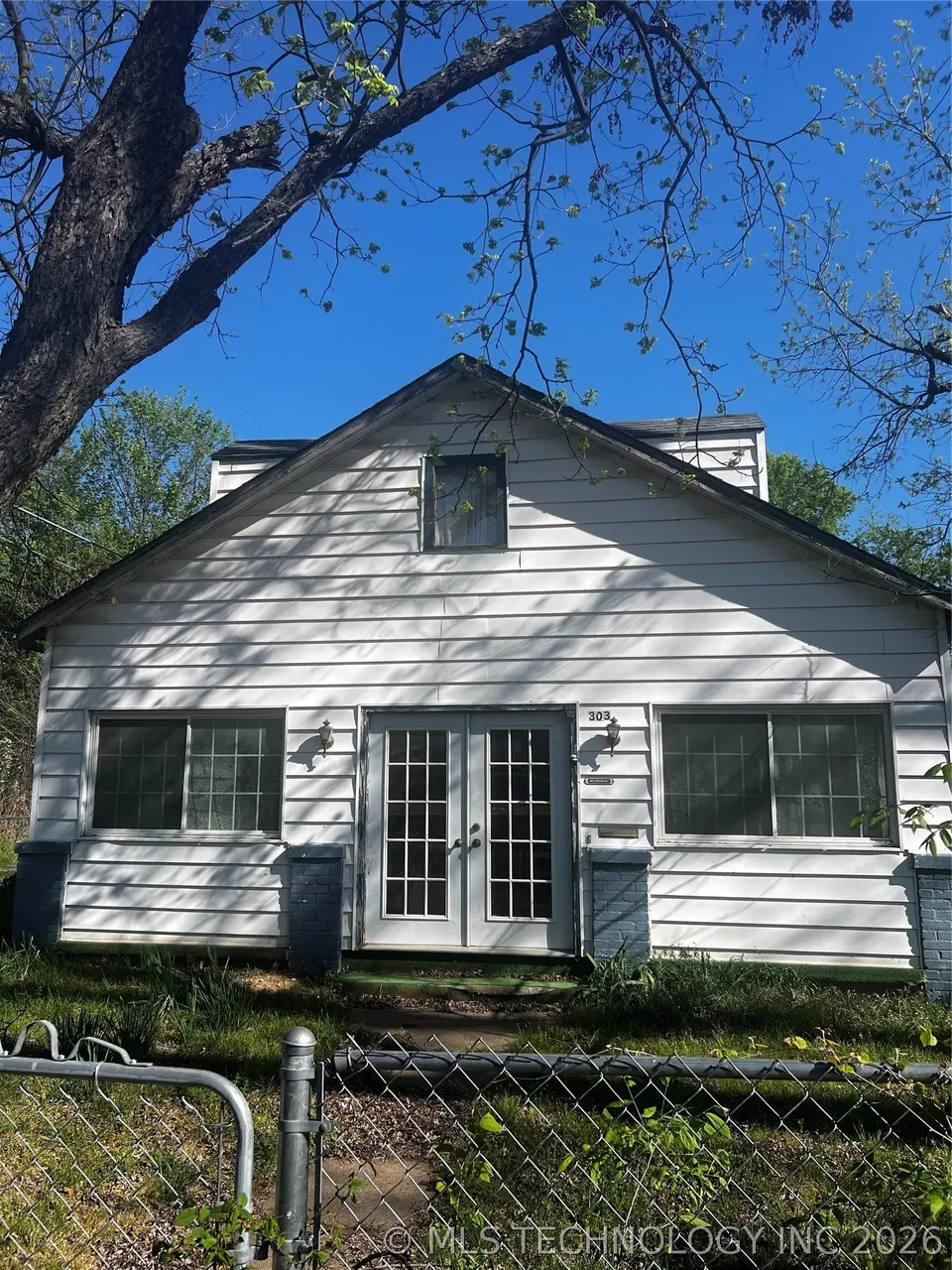 303 W Kiowa Ave