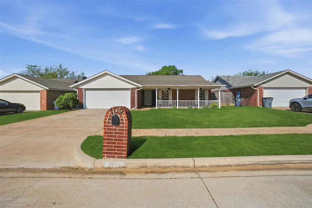 109 SE Churchill Way
