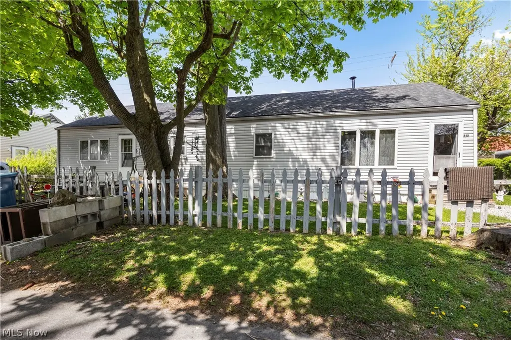 815 Edison Ln