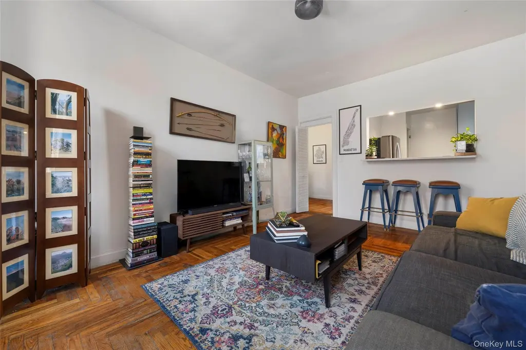 2199 Holland Ave Unit 5P
