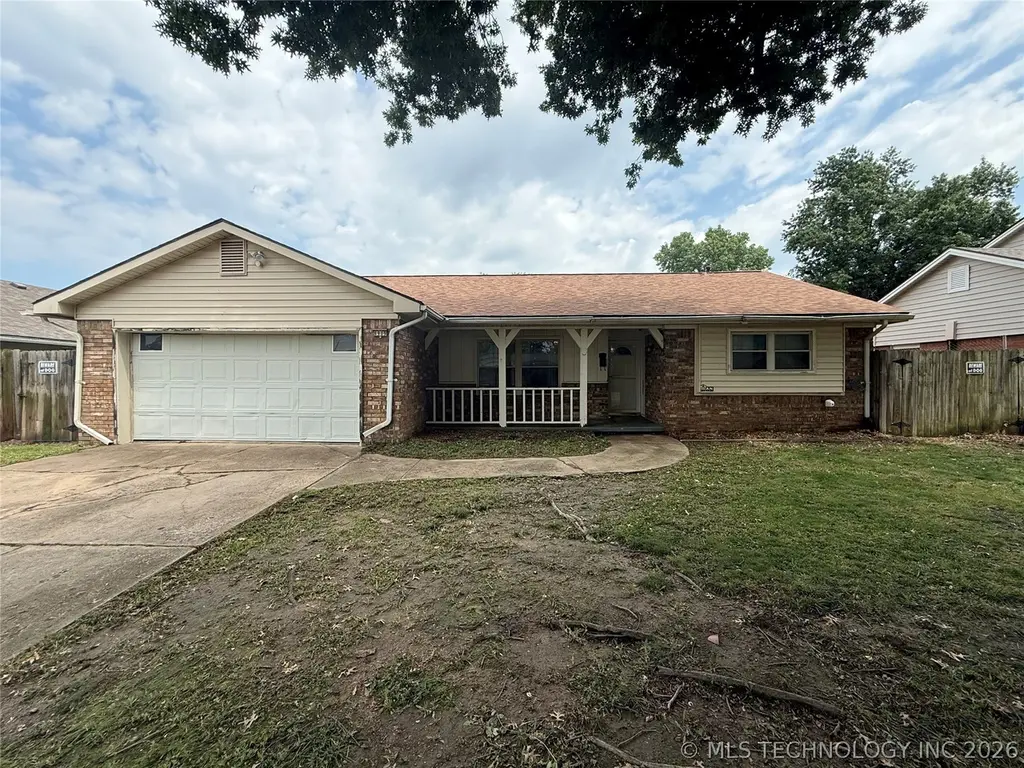 8909 E 33rd Pl