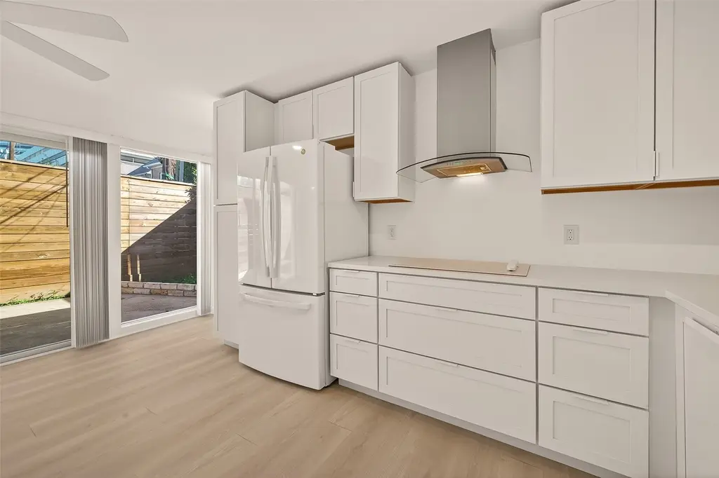 5115 Del Monte Dr Unit 4/D
