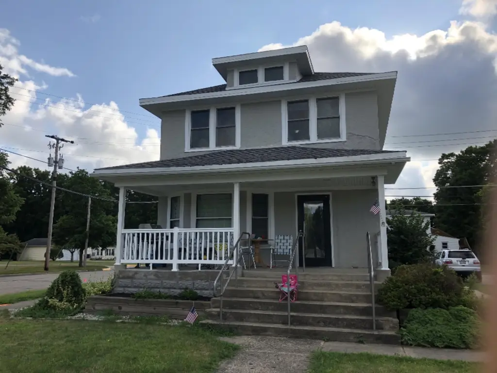 128 S Main St