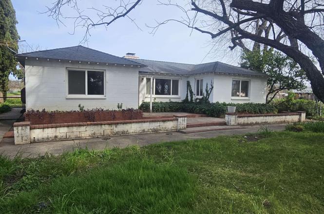 12398 Hwy 99 E